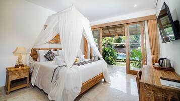 Desk, laptop workspace, free WiFi, bed sheets