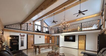 Grand Spruce Lodge, Lakefront near Talkeetna & Denali State Park