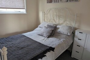 2 bedrooms, bed sheets