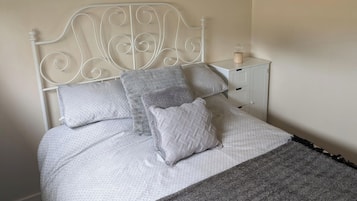 2 bilik tidur, cadar katil