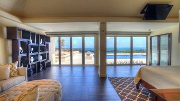 4 bedrooms, desk, iron/ironing board, free WiFi