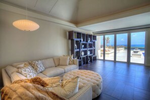 Smart TV, stereo - Beautiful 7.7 acre estate with a huge home and stunning views of the Caribbean (Christiansted)