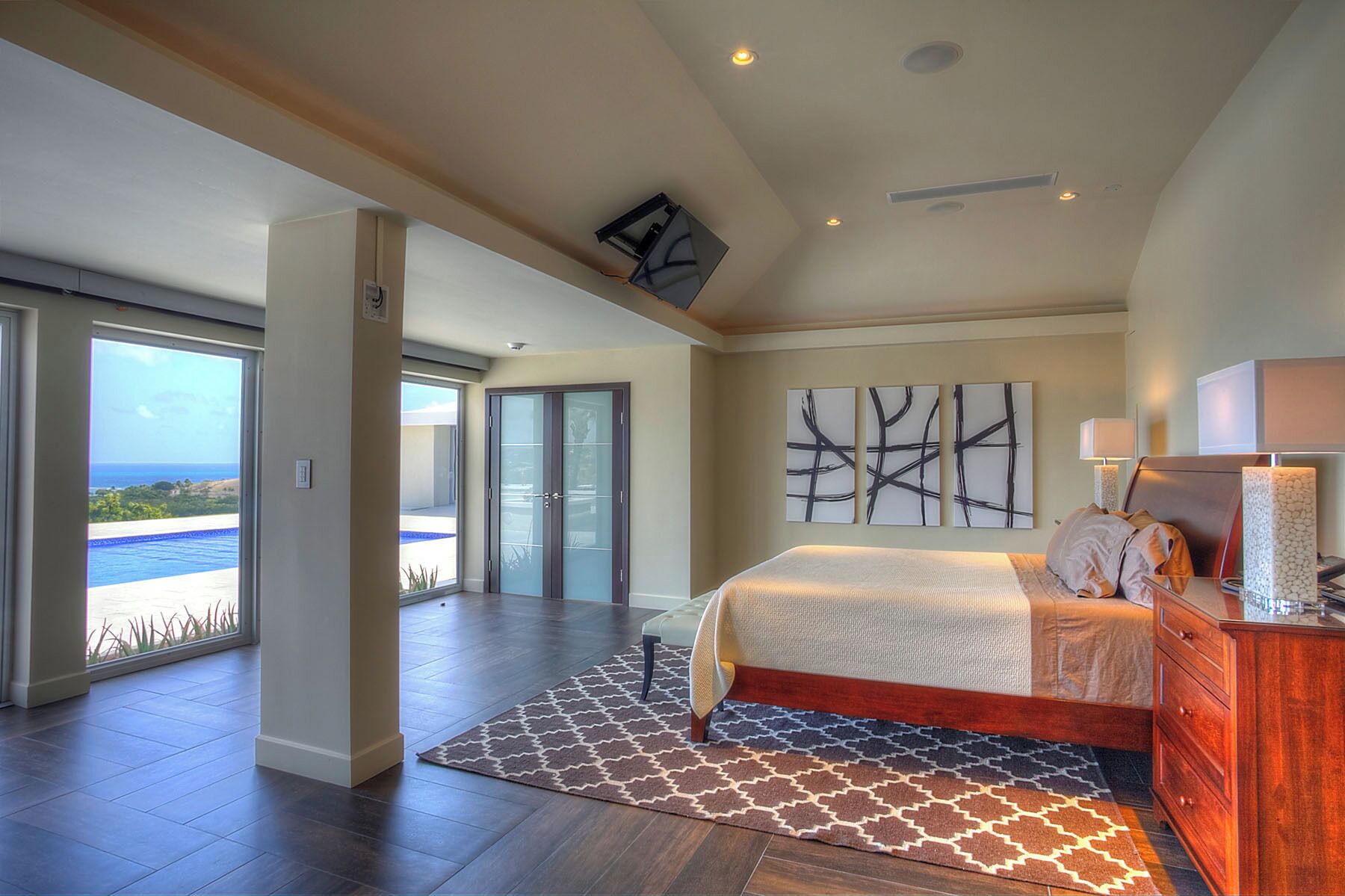 4 bedrooms, desk, iron/ironing board, free WiFi