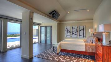 4 bedrooms, desk, iron/ironing board, free WiFi