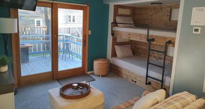 Cozy 1 bedroom cottage walking distance to Lake Michigan & downtown!