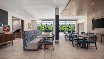 Free daily continental breakfast