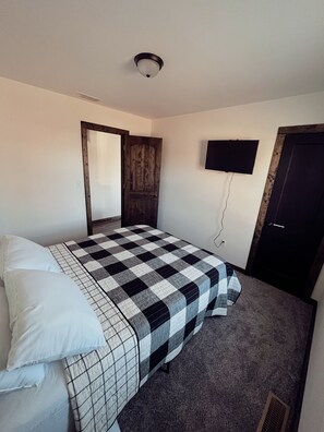 3 bedrooms, travel crib, free WiFi, bed sheets
