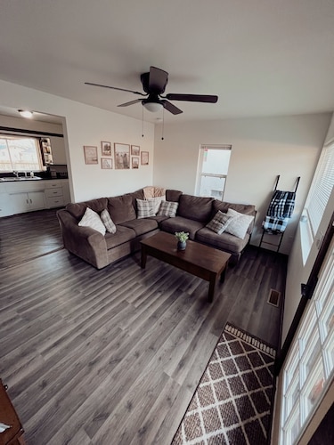 Stockton Lakes’ Rustic Retreat - Cozy & Close