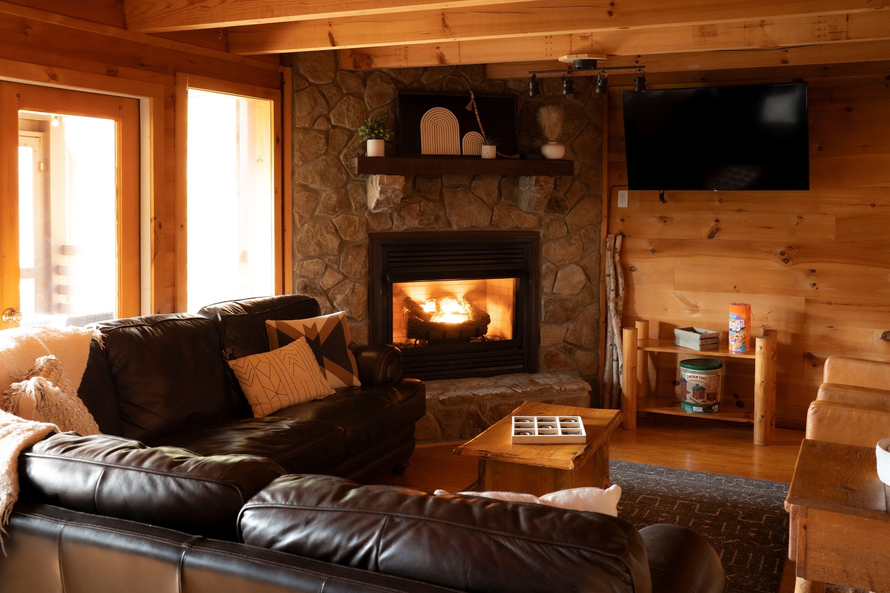 Smart TV, fireplace, table tennis