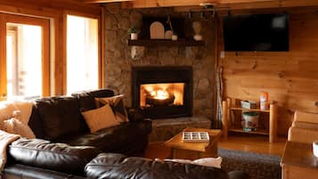 Smart TV, fireplace, table tennis