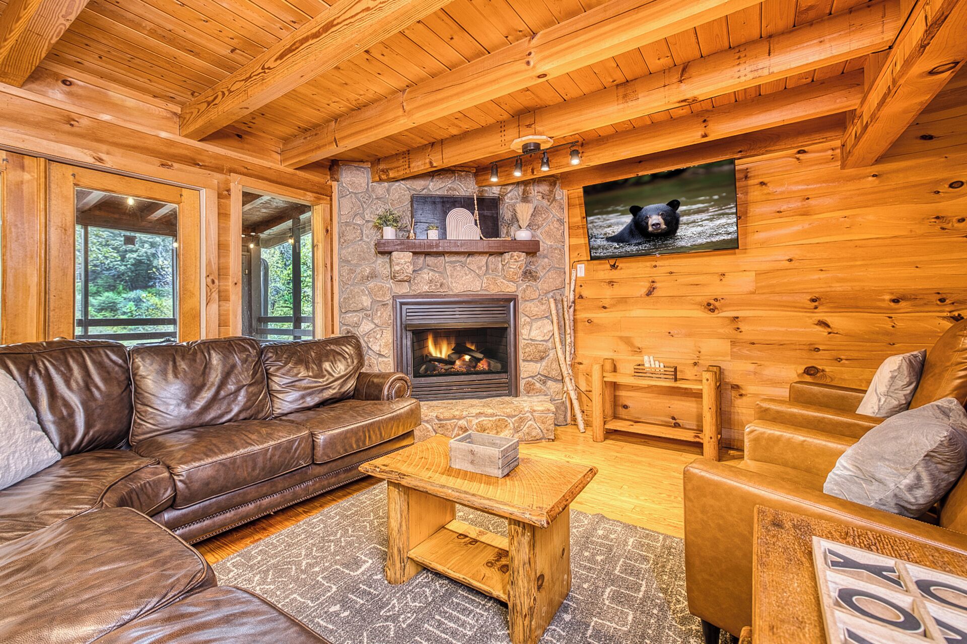 Smart TV, fireplace, table tennis