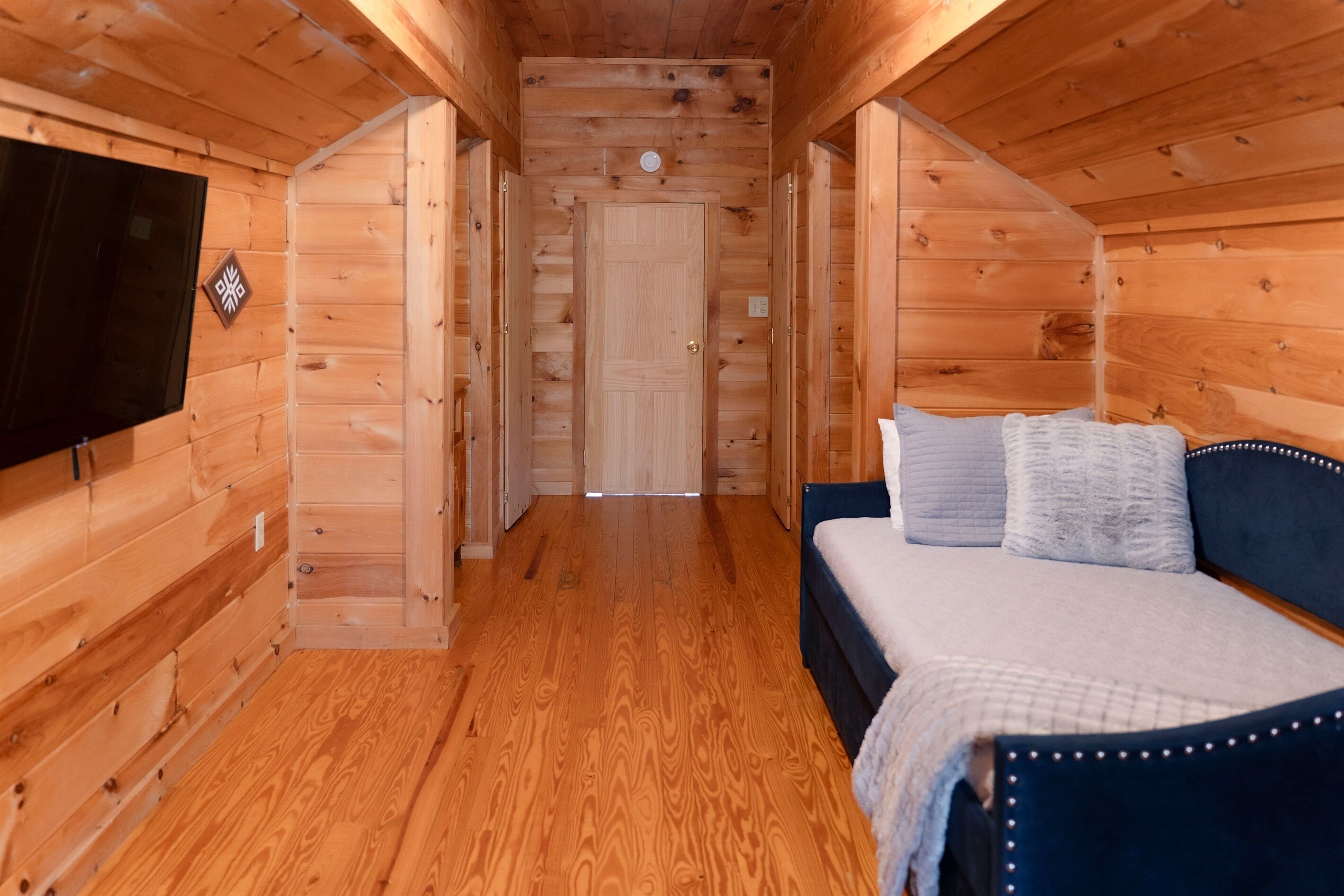 7 chambres, fer et planche à repasser, lit de bébé portatif