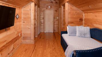 7 chambres, fer et planche à repasser, lit de bébé portatif