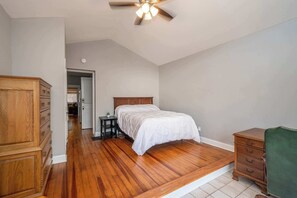 2 bedrooms, free WiFi - Suites on Main 1 (Covington)