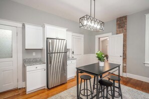 Kondominium, 2 Tempat Tidur Queen, dapur, pemandangan kebun | Tempat makan