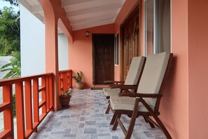 Terrace/patio - ELEGANT RAYS APARTMENT-Elegant,' Spacious, Relax, Affordable home away from home (Saint George)