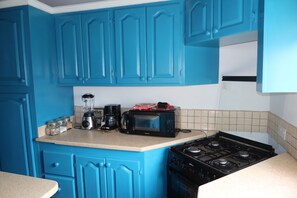 Fridge, microwave, oven, stovetop - ELEGANT RAYS APARTMENT-Elegant,' Spacious, Relax, Affordable home away from home (Saint George)