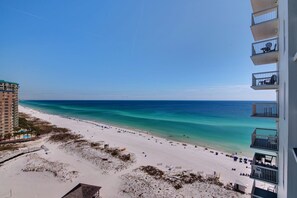 Condo, 2 quartos | Praia | Na praia