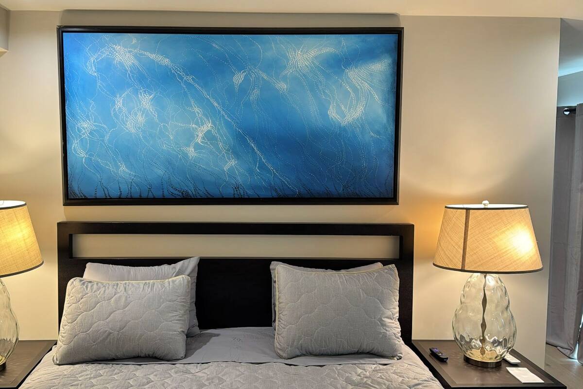 2 bedrooms, premium bedding, memory foam beds, individually decorated