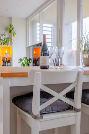 Basic Apartment, Multiple Beds | Private kitchen | Fridge, microwave, oven, stovetop - Modern 2 Bedroom Flat in Elephant and Castle (London)