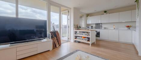 Basic Apartment, Multiple Beds | Living area