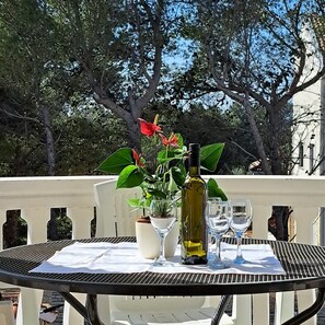 Huoneisto (Two Bedroom Apartment with Balcony) | Terassi/patio