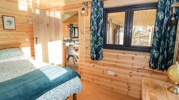 1 bedroom, individually decorated, individually furnished, free WiFi