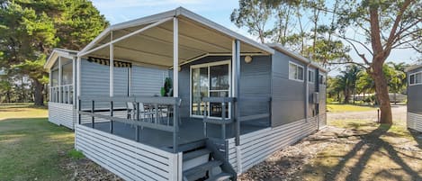 Cabane, 2 chambres (Riverfront) | Terrasse/Patio