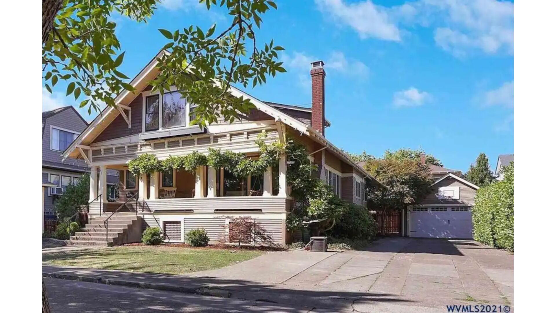 Spacious Historic Home with Fireplace in Downtown