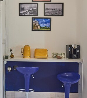 Dining - Flat in Kemptown. Road Opposite to Beach (Brighton)