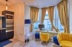 Apartment, 1 Queen Bed | Business center - Flat in Kemptown. Road Opposite to Beach (Brighton)