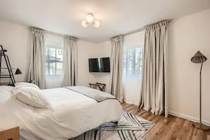 5 bedrooms, desk, iron/ironing board, free WiFi