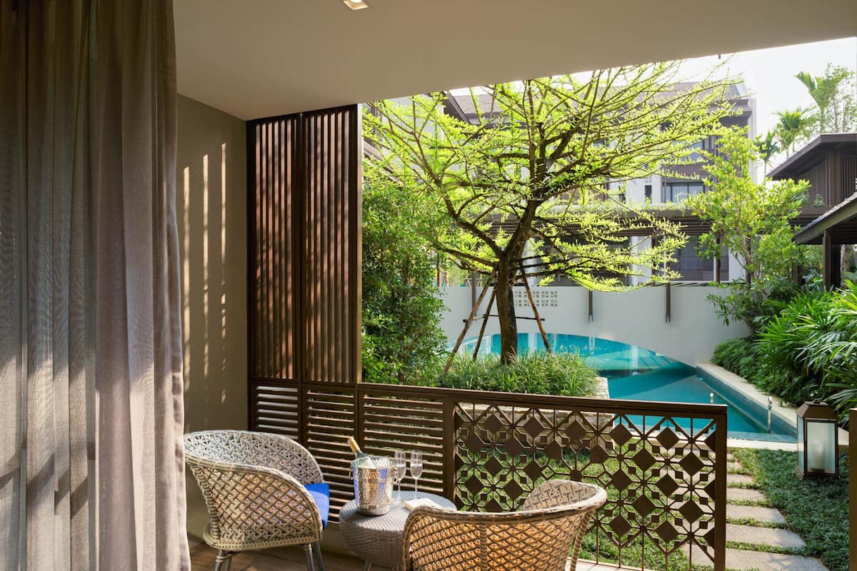 Deluxe Double Room, 1 King Bed, Non Smoking, Pool Access Adult Only | Balkong