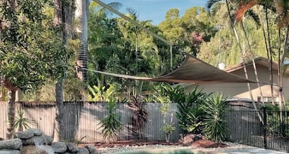 Palm Cove/Cairns beaches tropical spacious retreat