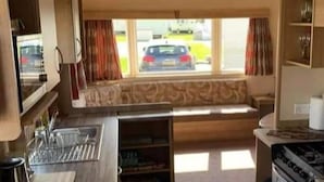 Private kitchen - Impeccable 2-bed Apartment in Prestatyn (Prestatyn)