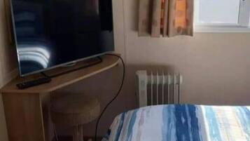 2 bedrooms, free wired Internet