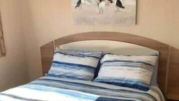 2 bedrooms, free wired Internet