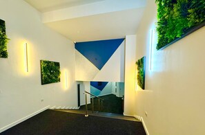 Deluxe Suite, Ensuite | Lobby