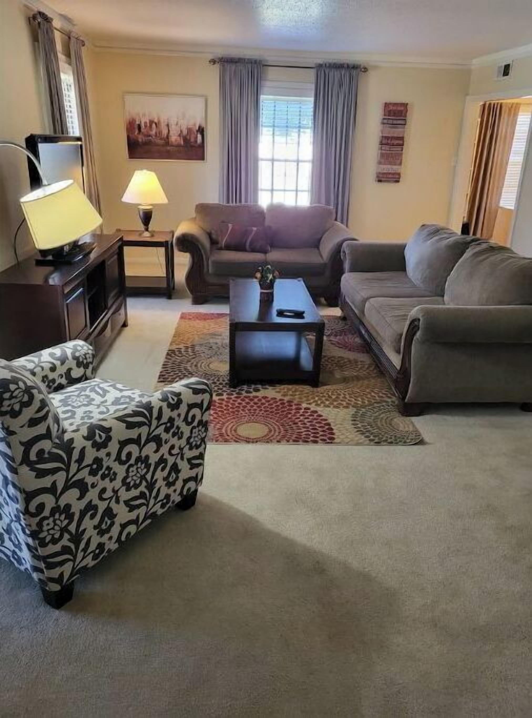 Smart TV, books, stereo, offices