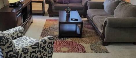 Smart TV, books, stereo, offices