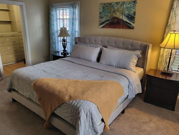 3 camere, una scrivania, ferro/asse da stiro, Wi-Fi (a pagamento)