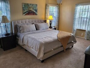 3 Schlafzimmer, Schreibtisch, Bügeleisen/Bügelbrett, WLAN