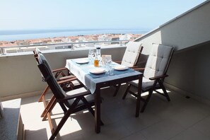 Outdoor dining - Ferienwohnung "calimera" / der Blick auf das Meer ist Garantiert (Novalja)