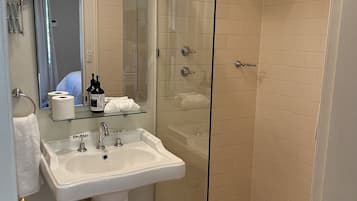 Standard Room | Bathroom | Free toiletries, hair dryer, towels, soap