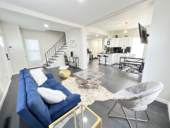 Smart TV, videojuegos, tenis de mesa y estéreo 