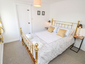 2 bedrooms, individually decorated, individually furnished, free WiFi - 1 Tulse Hill Cottages (Ventnor)