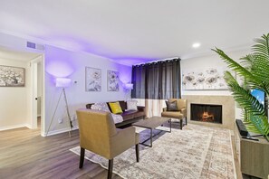 Smart TV, fireplace, computer monitors - Discover Tranquil Hideaway, Your Urban Oasis
Welcome to Tranquil Hideaway. (Dallas)