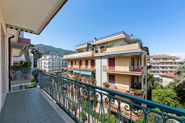 Family Apartment, 2 Bedrooms, 2 Bathrooms, Sea Facing (La Casa di Miki - 400mt From The Sea) | Balcony