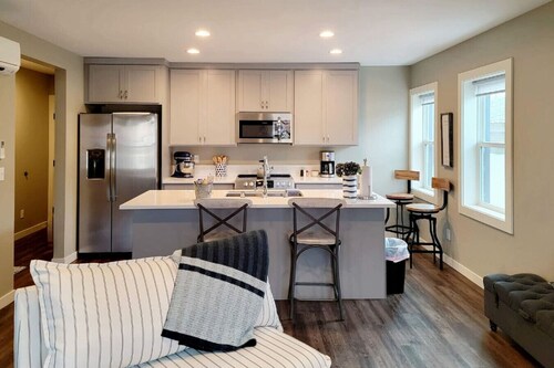 Front Street Suite