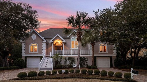 28 Beachwood West by Avantstay Close to Beach, Multiple Decks & Private Pool!